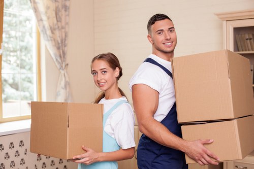 Local moving truck for flats and homes near Green Lanes